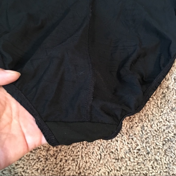 Liz Claiborne Black One Piece SwimSuit Crochet lace pattern Built-in Pad Size 10 - Picture 14 of 16